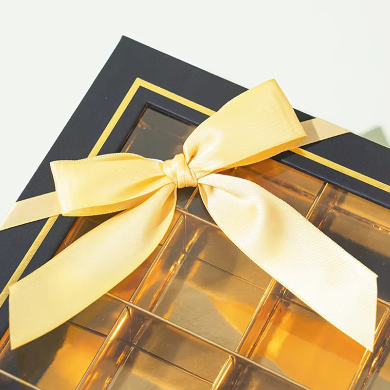 Clear Window Cardboard Chocolate Packaging Box with Ribbon Bow